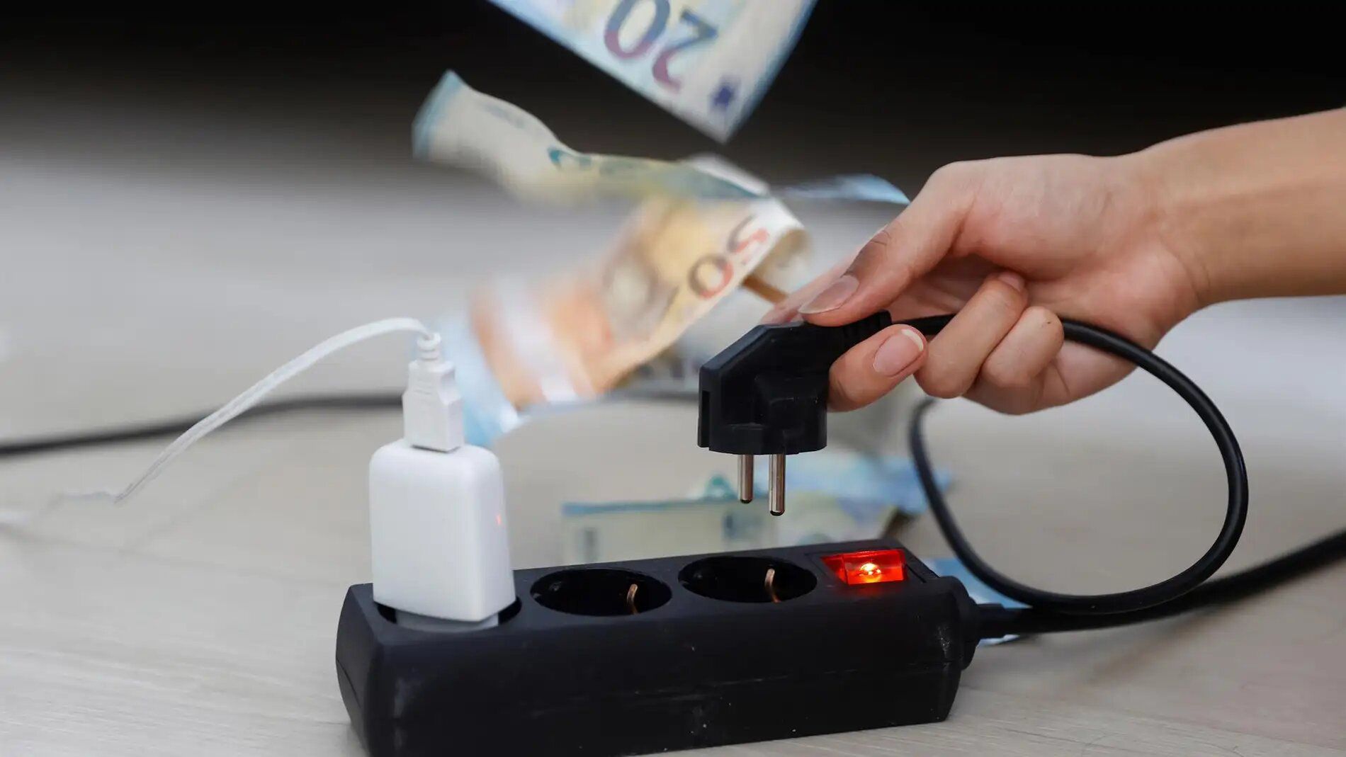 Mañana entra en vigor el 'nuevo'  precio de la electricidad con el gas a  40€