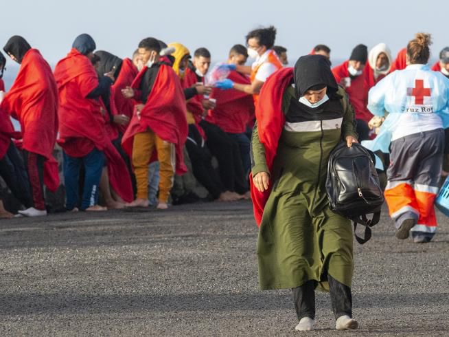 Más de 810 migrantes han llegado a Canarias en embarcaciones irregulares en los 7 primeros días de febrero
