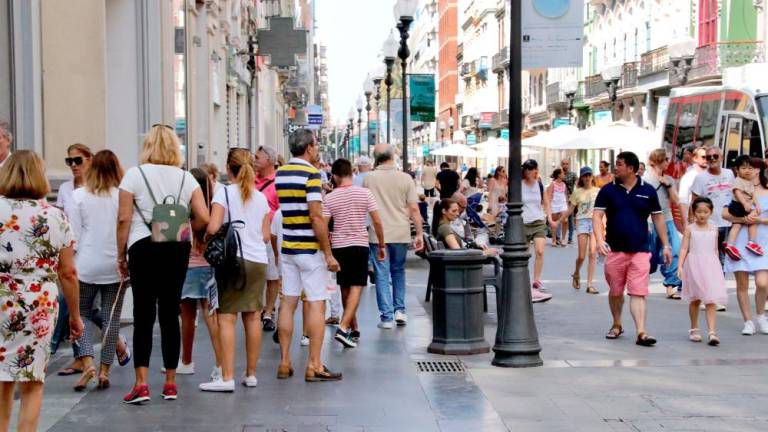 La Población de Canarias continúa aumentando aunque crece por debajo de la media nacional