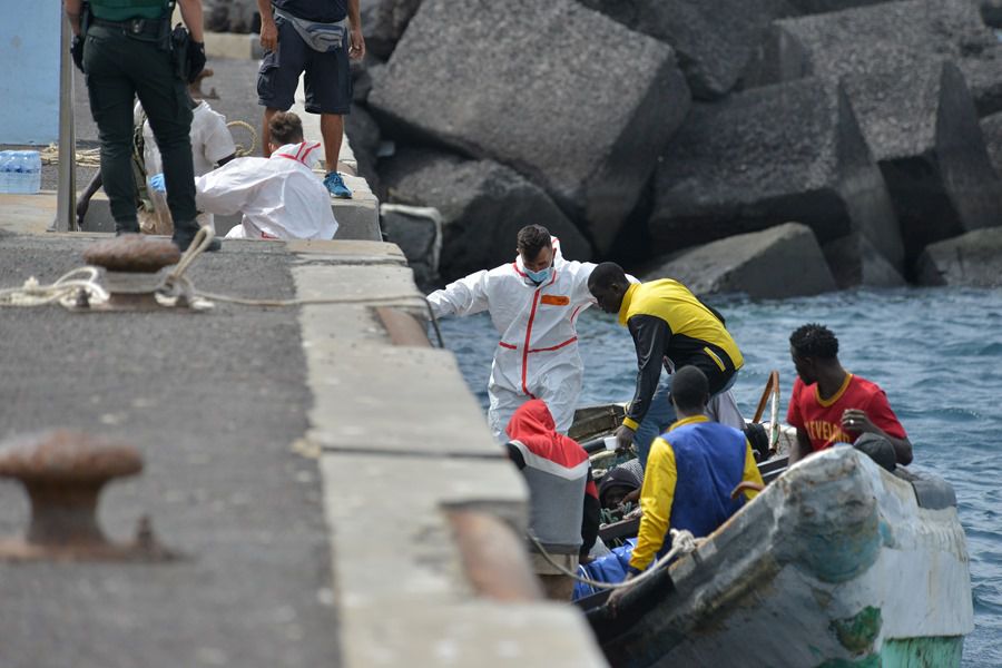 Cinco cayucos arriban a El Hierro con más de 500 migrantes