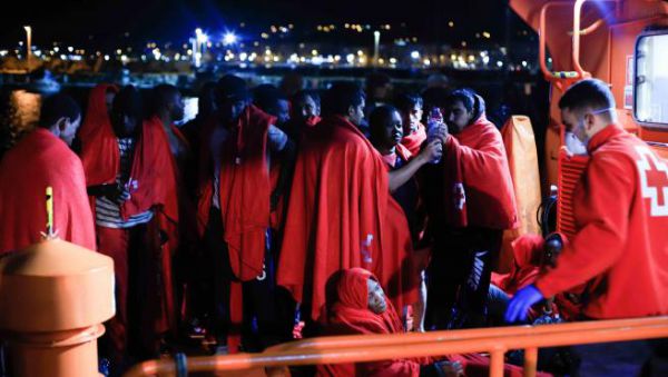 Salvamento Marítimo rescata a 86 migrantes de 3 pateras que navegaban rumbo a Canarias