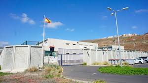 Confirman un positivo de un policía nacional en el CIE de Hoya Fría (Tenerife)