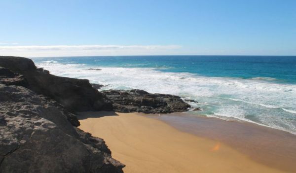 Fallece un hombre tras intentar rescatar a una joven en apuros en la playa de Tebeto en Fuerteventura