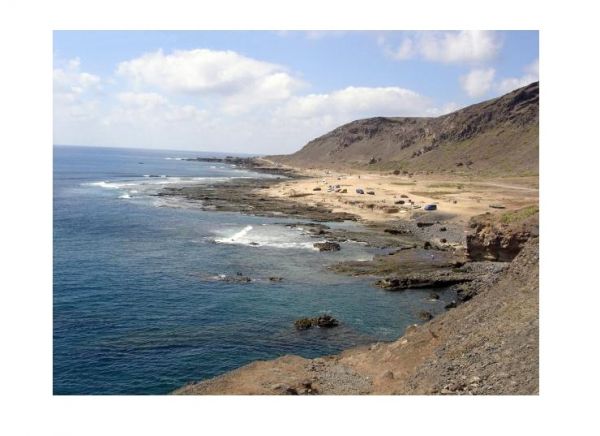 Accesos cerrados en la playa de El Confital