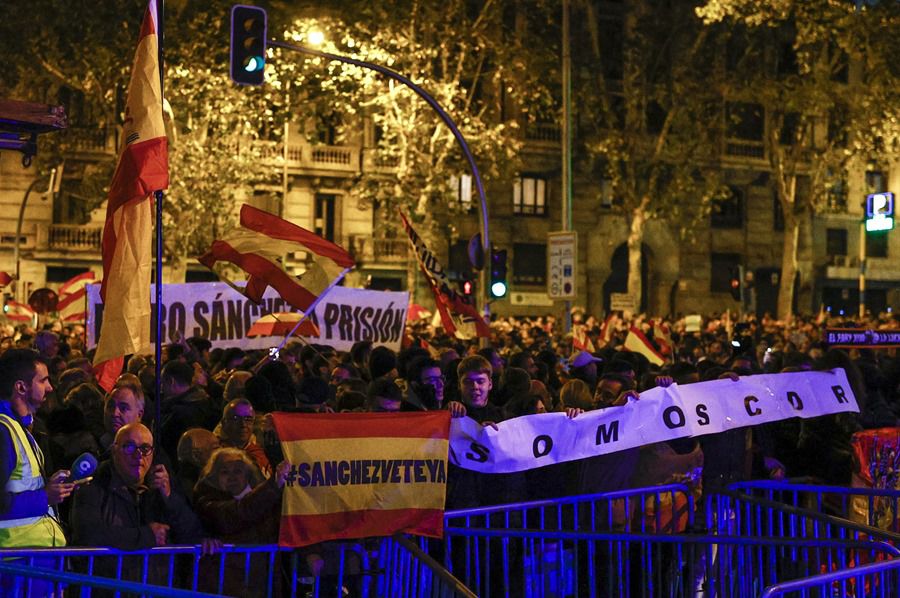 La concentración contra la amnistía de la calle Ferraz termina sin incidentes