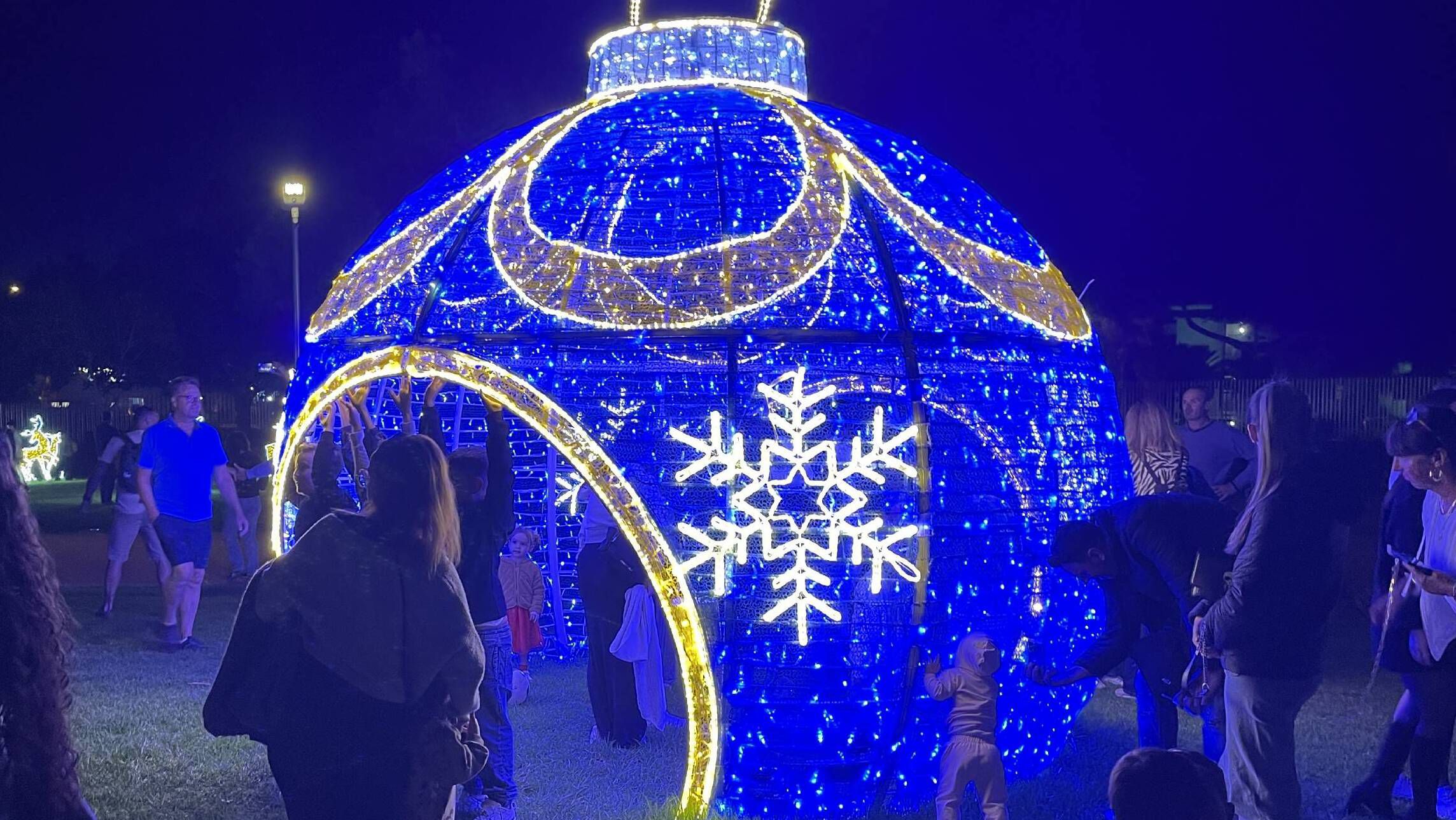 Espectacular encendido navideño del Parque Urbano del Sur