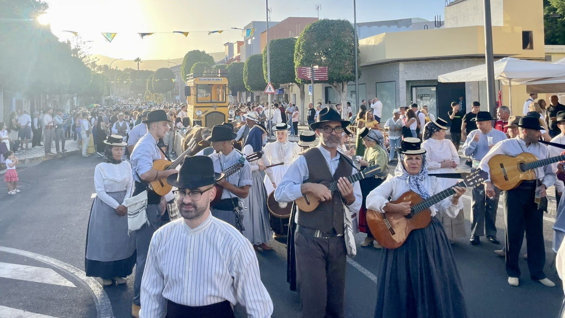 Agüimes se luce con tradiciones en la Romería Ofrenda en honor a la Virgen del Rosario