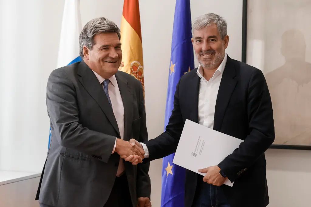 Escrivá estudia crear y adaptar espacios para acoger a migrantes ante el repunte de las llegadas a Canarias