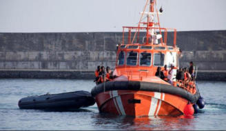Salvamento Marítimo rescata una patera con 51 migrantes al sur de Mogán