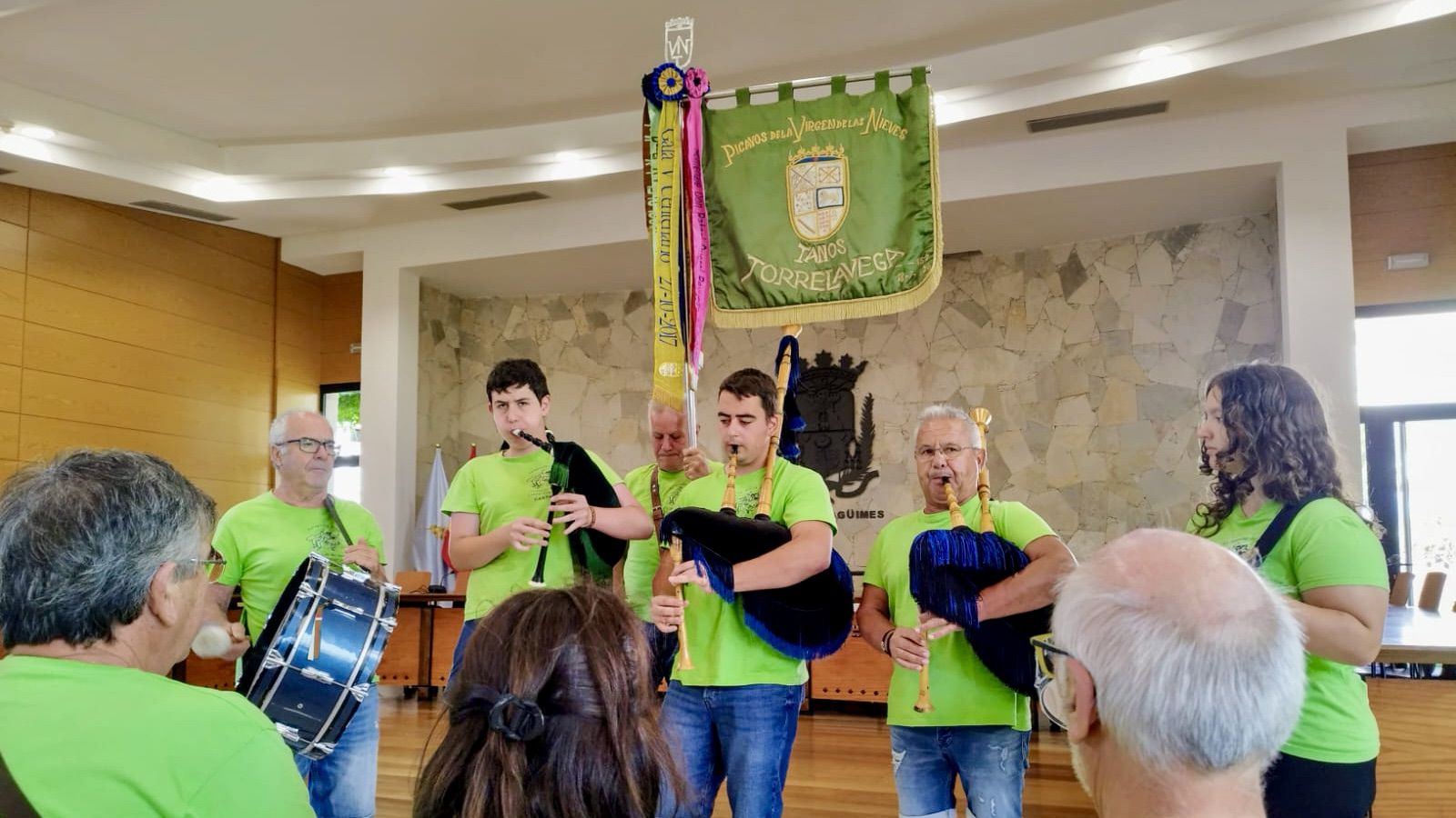 Agüimes reconoce la labor cultural de la Agrupación Virgen de Las Nieves de Tanos
